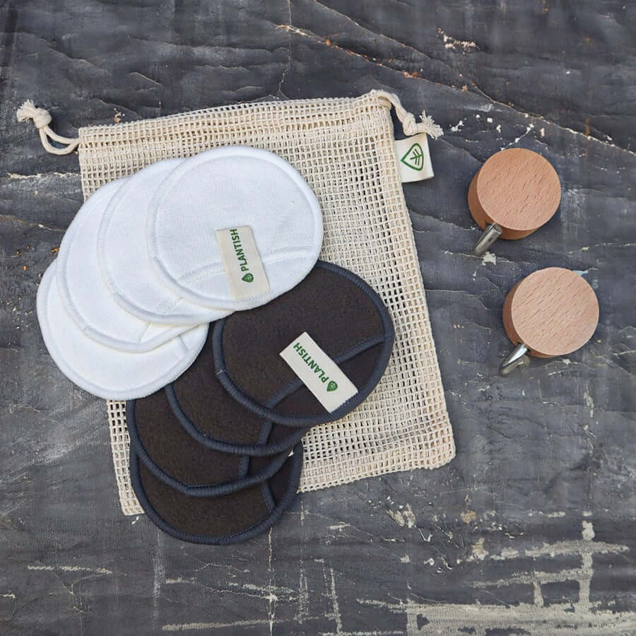 Set of reusable facial rounds in cotton and bamboo for makeup removal.