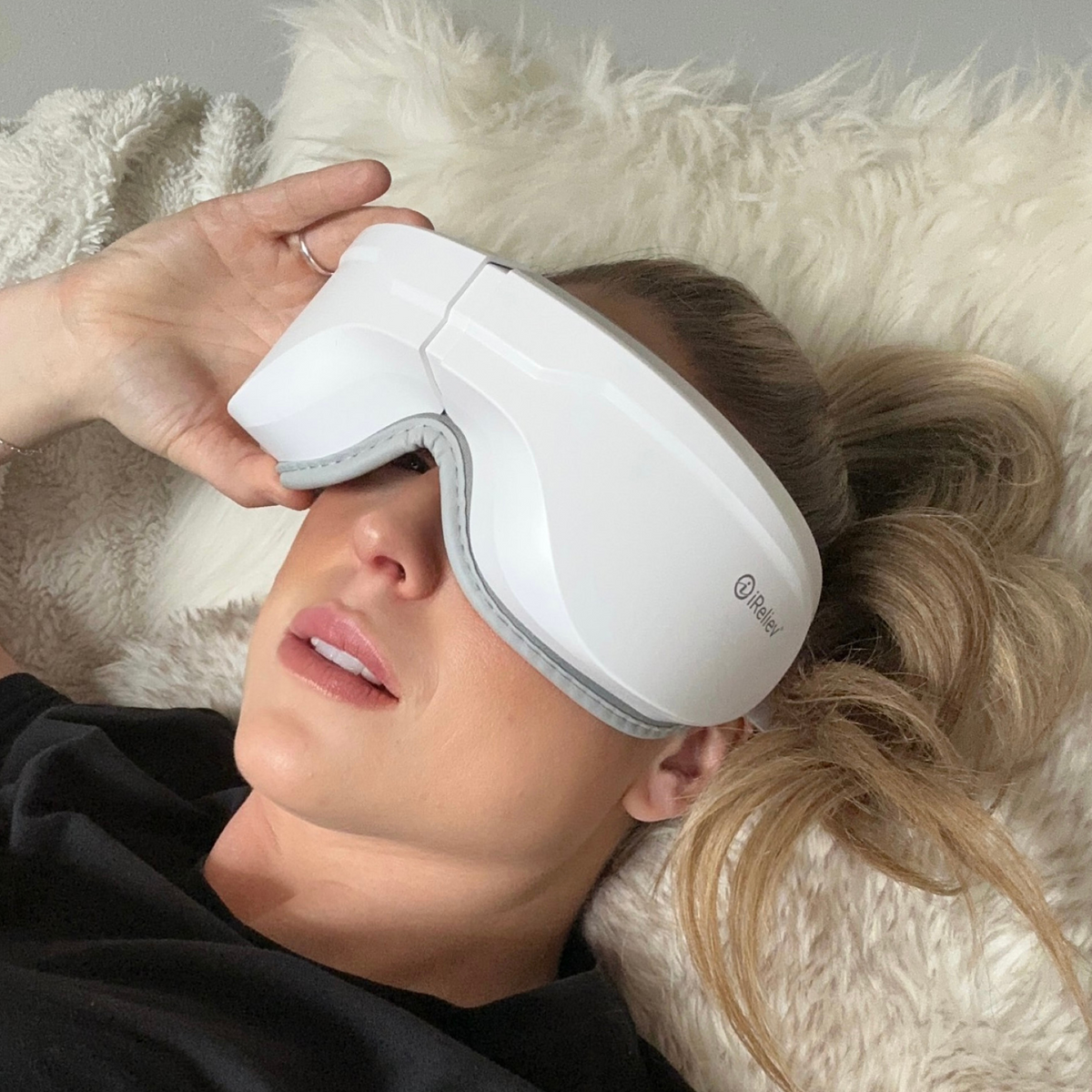 Relaxable heated eye massager in use